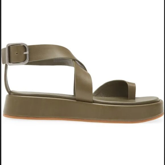 NWOT CASLON Audrina Toe Loop Sandal in Green Moss (7) - Picture 13 of 13